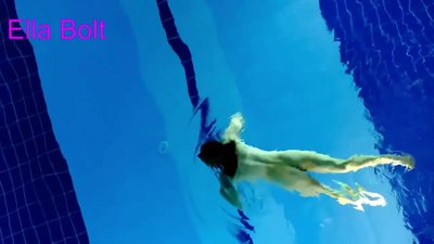 Aku ora bisa mandheg nonton, pirang enom kejiret nglangi mudo ing blumbang resort ELLA BOLT