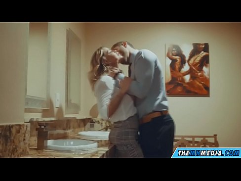 ❤️ Nalika pirang semok seduces sampeyan ing toilet umum ❤️❌ Saru rusia ing pornojv.com-porn-mz.ru ☑